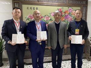 秦剑院长与中国中医科学院中医基础理论研究所副所长徐世杰教授合影